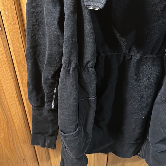 Parasuco Sweater with pop out hood - Picture 4 of 7